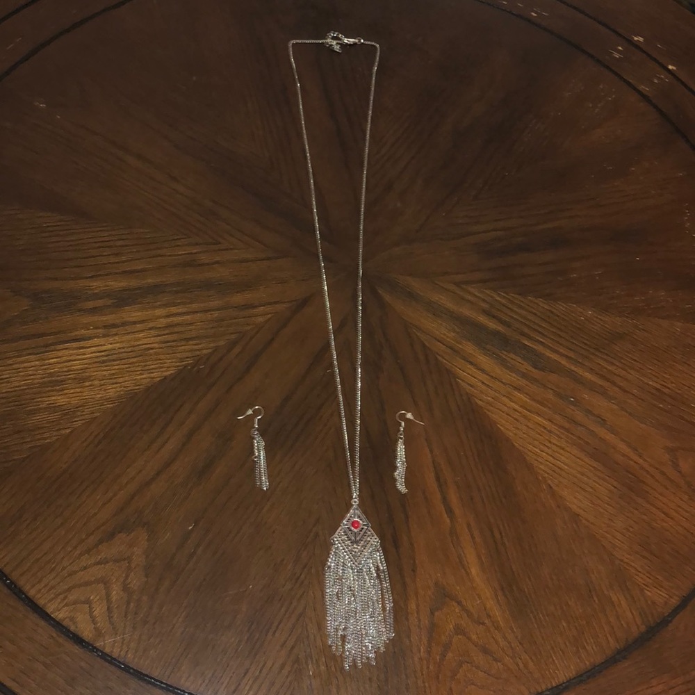Matching Paparazzi long necklace and earring combo